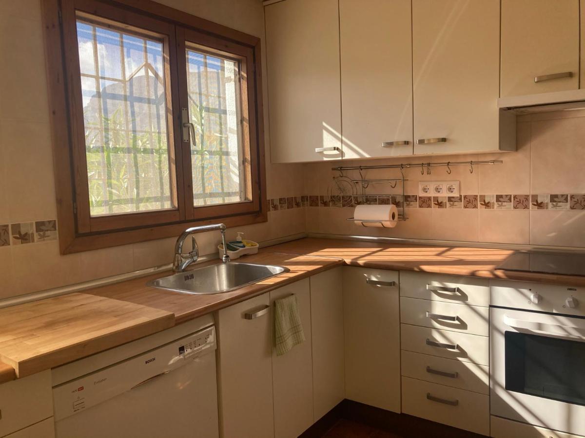 Chalet Adosado En Urbanizacion Con Precioso Jardin เดเนีย ภายนอก รูปภาพ